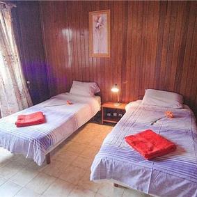 5 Bedroom Villa with Pool in Macher, Sleeps 10